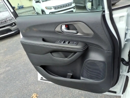 Chrysler Voyager LX FWD 2026