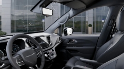 Chrysler Voyager LX FWD 2026
