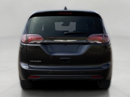 Chrysler Voyager LX FWD 2026