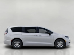 Chrysler Voyager LX FWD 2026