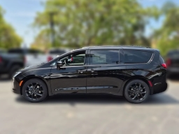 Chrysler Pacifica Limited FWD 2027