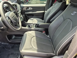 Chrysler Pacifica Limited FWD 2027