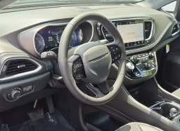 Chrysler Pacifica Limited FWD 2027