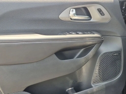 Chrysler Pacifica Limited FWD 2027