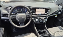 Chrysler Pacifica Limited FWD 2027