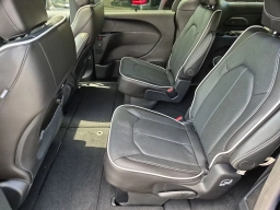 Chrysler Pacifica Limited FWD 2027