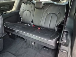 Chrysler Pacifica Limited FWD 2027