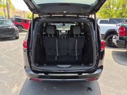 Chrysler Pacifica Limited FWD 2027
