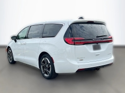 Chrysler Pacifica Limited FWD 2027
