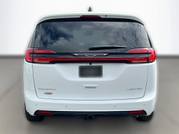 Chrysler Pacifica Limited FWD 2027