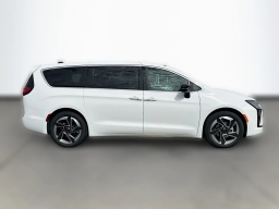 Chrysler Pacifica Limited FWD 2027