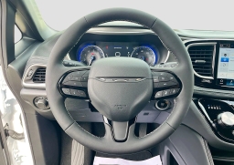 Chrysler Pacifica Limited FWD 2027