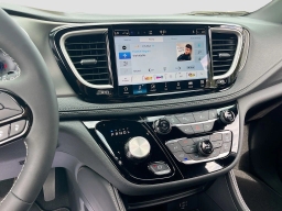 Chrysler Pacifica Limited FWD 2027