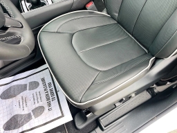 Chrysler Pacifica Limited FWD 2027