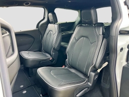 Chrysler Pacifica Limited FWD 2027