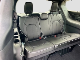 Chrysler Pacifica Limited FWD 2027