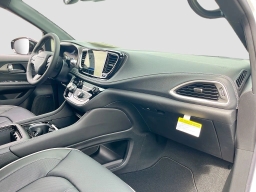 Chrysler Pacifica Limited FWD 2027