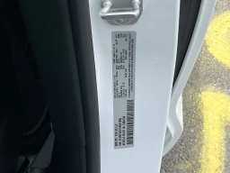 Chrysler Pacifica Limited FWD 2027