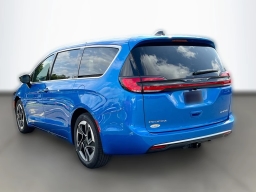 Chrysler Pacifica Limited FWD 2027