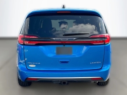 Chrysler Pacifica Limited FWD 2027