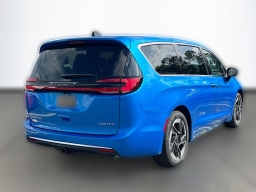 Chrysler Pacifica Limited FWD 2027
