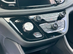 Chrysler Pacifica Limited FWD 2027