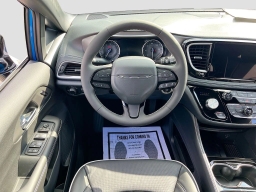 Chrysler Pacifica Limited FWD 2027