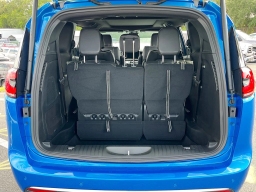 Chrysler Pacifica Limited FWD 2027
