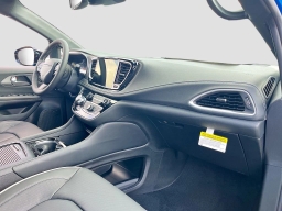 Chrysler Pacifica Limited FWD 2027