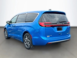 Chrysler Pacifica Limited FWD 2027