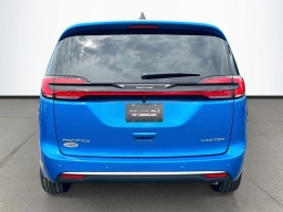 Chrysler Pacifica Limited FWD 2027