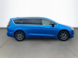 Chrysler Pacifica Limited FWD 2027