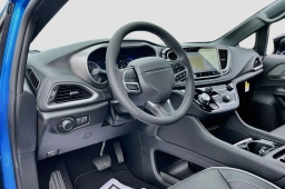Chrysler Pacifica Limited FWD 2027
