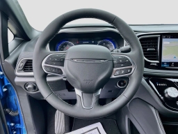 Chrysler Pacifica Limited FWD 2027