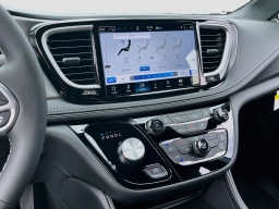 Chrysler Pacifica Limited FWD 2027
