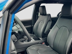 Chrysler Pacifica Limited FWD 2027