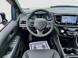 Chrysler Pacifica Limited FWD 2027