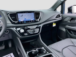 Chrysler Pacifica Limited FWD 2027