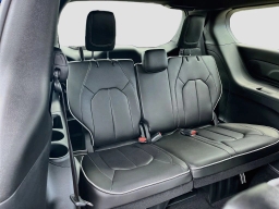 Chrysler Pacifica Limited FWD 2027