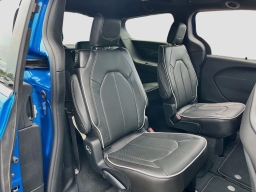 Chrysler Pacifica Limited FWD 2027