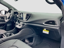 Chrysler Pacifica Limited FWD 2027