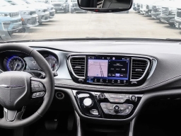 Chrysler Pacifica Limited FWD 2026