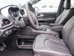 Chrysler Pacifica Limited FWD 2026