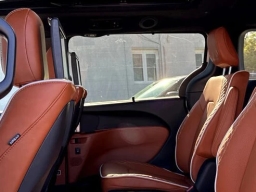 Chrysler Pacifica Pinnacle FWD 2026