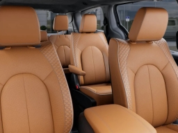 Chrysler Pacifica Pinnacle FWD 2026