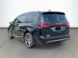 Chrysler Pacifica Pinnacle FWD 2027