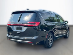 Chrysler Pacifica Pinnacle FWD 2027