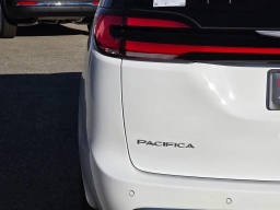 Chrysler Pacifica Pinnacle FWD 2026