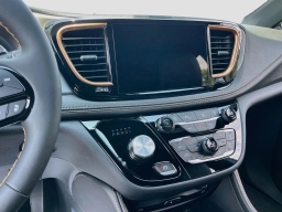 Chrysler Pacifica Pinnacle FWD 2027