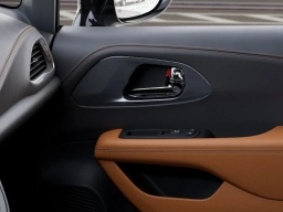 Chrysler Pacifica Pinnacle FWD 2026